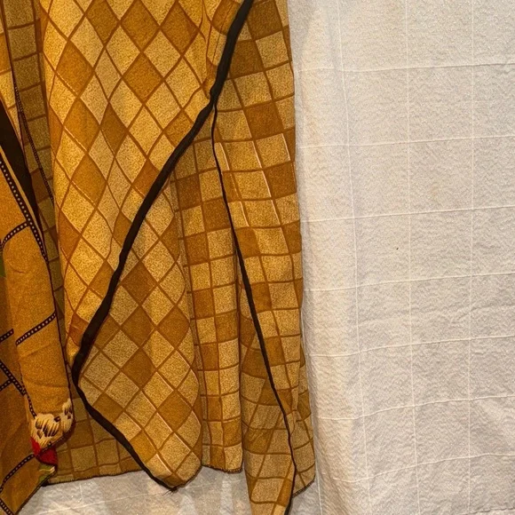 Elegant Tan Floral Women's Shawl - Picture 4 of 5